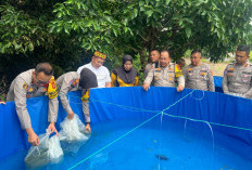 Tebar Ribuan Benih Ikan di 2 Lokasi: Polres Prabumulih Dukung Program Ketahanan Pangan 