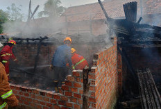 Kompor Gas Bocor, Rumah Warga di Sungai Medang Prabumulih Hangus