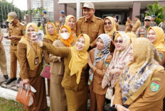Perdana Ngantor Moment Perkenalan: Wawako Prabumulih Pimpin Apel, Sambangi Ruangan OPD 