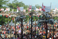 Festival Panjat Pinang Sumatera Ekspres: Perputaran Uang Capai Ratusan Juta, UMKM Sumsel Panen Berkah