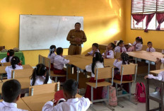 Motivasi di Upacara: Kades Ajak Siswa SDN 65 Prabumulih Giat Belajar, Berani Bermimpi! 