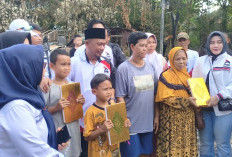 Takut Tak Bisa Ngaji Lagi, Dani Bocah Korban Kebakaran di Prabumulih Ceria Terima Al-Qur'an Baru
