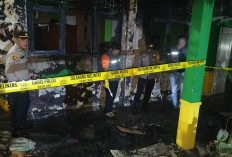 Ruang Guru SMP Muhammadiyah Prabumulih Dilalap Api: Gerbang Terkunci, Warga Terpaksa Bongkar Pagar