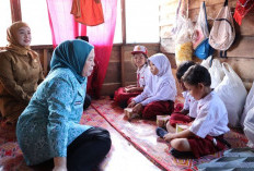 TP PKK-Baznas Palembang Sampaikan Bantuan Perlengkapan Sekolah Siswa di Kertapati