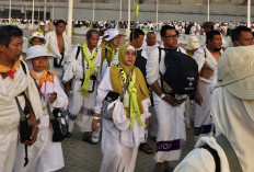 Jemaah Haji Prabumulih Lempar Jumroh di Mina