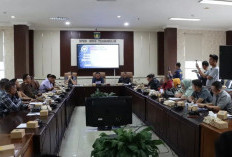 Tandai Akun Pejabat, Sejumlah Anggota DPRD Prabumulih Repost Video Protes Warga Duspra 