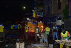 Satpol PP Tertibkan Lokasi Padat PKL Malam Hari