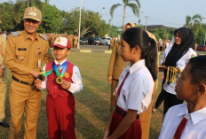 Prabumulih Bangga! Pj Wako Serahkan Penghargaan untuk Siswa Berprestasi FLS2N dan O2SN, Ini Daftarnya 