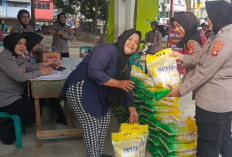 Stabilkan Harga Pangan, Polwan Prabumulih Turun ke Pasar Gelar Pangan Murah