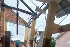 Angin Puting Beliung, Atap SMPN 39 Gandus Ambruk