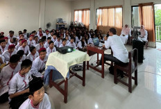 Siswa SMP 10 Nobar Film Siksa Kubur dan Neraka