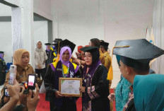 Aktif - Produktif, 115 Lansia Desa Pangkul Resmi Diwisuda: H Arlan Ingin Program Sekolah Lansia Diperluas