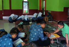 Peserta Ekskul Tahfidz Mulai Setoran Hafalan