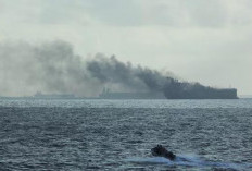 Insiden Tabrakan di Laut, Dua Kapal Tanker Terbakar di Dekat Singapura-Malaysia