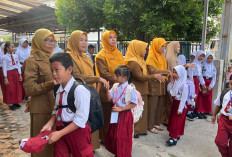 Tangis dan Senyum Warnai MPLS SDN 39 Prabumulih: Orang Tua Lepas Anak di Gerbang, Guru Sambut dengan Hangat
