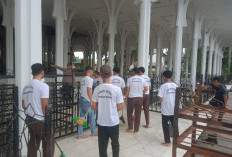 Sanksi Sosial Berandal Bermotor, Sepuluh Remaja Bersihkan Masjid Agung Al-falah Jambi