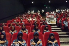Siswa SMPN 10 Prabumulih Mengikuti Nonton Bareng Film Siber Bullying