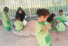 Seru! Murid Baru TK IT Shoutul Qur'an Prabumulih Antusias Tangkap Ikan Hias