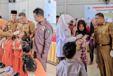 Pemdes Kemang Tanduk Bagikan Makanan Tambahan untuk Pencegahan Stunting, Sekaligus Gelar  Imunisasi Polio