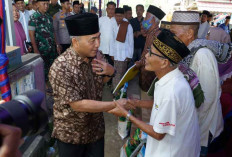 Safari Jumat di Sukalali, Pj Bupati Apriyadi Ajak Masyarakat Jaga Kekompakan