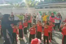 Ajak Siswa Al Minawwaroh Bahagia Bersama Obati Rasa Kecewa Batal Manasik