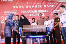 Zuri Nasabah Cabang Gelumbang; Menangkan Toyota Rush di Undian Tabungan Pesirah BSB