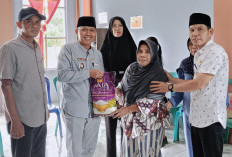 Isi Ramadhan dengan Kepedulian, Kecamatan Prabumulih Barat Salurkan Bantuan untuk Warga Kurang Mampu
