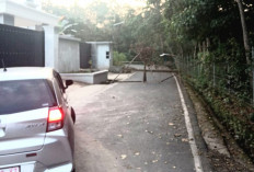Belum Ada Solusi Tentang Sampah dari Pemerintah, Warga Tutup Akses Jalan