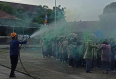 Perpisahan Unik dan Berkesan, Pemadam Kebakaran Bukan Menyiram Api tapi  Menyiram Siswa MAN 1 Prabumulih
