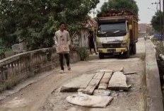 Jembatan Tapus di OKI Ambruk, Truk Sawit Diduga Jadi Penyebab Utama