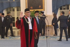 Presiden Prabowo Lantik Adies Kadir Jadi Hakim Konstitusi