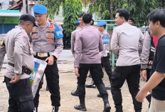 Aksi Humanis, Personel Polres Prabumulih Bersihkan Sampah usai Pengamanan Unjuk Rasa di Gedung DPRD