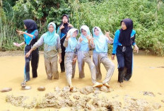 Viral! Pelajar Protes Jalan Rusak di Musi Rawas, Ini Penyebab Utamanya