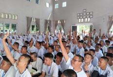 Kepala SMAN 3 Prabumulih Bakar Semangat Belajar Siswa Baru saat MPLS 