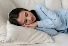 Tidur dengan Rambut Basah? Ini Dampaknya pada Kulit Kepala dan Rambut