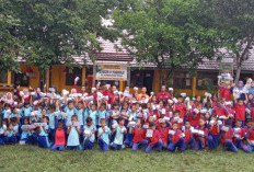 Dukung Gizi Anak, Desa Talang Batu Salurkan Susu Gratis ke Anak Sekolah 