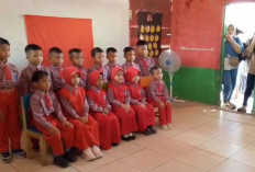 Ambil Foto Raport Sekaligus Membuat Album Kenangan