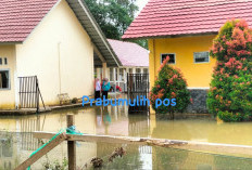 Siswa SMKN 3 Belajar Daring Hingga Air Surut