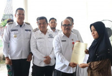 Warga Sungai Medang Terima Sertifikat Tanah, Akses Ekonomi Kian Terbuka