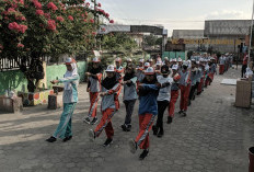 Pasukan SDN 39 Prabumulih Latihan 5 Jam : Persiapan Lomba Gerak Jalan HUT RI ke - 79