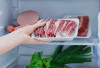 Cara Menyimpan Daging Kurban agar Kulkas Tidak Bau