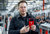 Elon Musk Tegaskan Tesla Tidak Akan Buat Smartphone Saingan iPhone