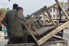 Bersihkan Trotoar dari PKL, Sat Pol PP Prabumulih Angkut Lapak Pedagang Bandel 