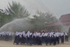 Siraman Air Pemadam Kebakaran Warnai Kelulusan Siswa SMPN 5 Prabumulih