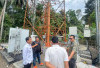 Pantau Jaringan, Diskominfo Tinjau Tower Telkom di RKT